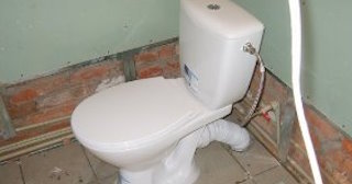 Установка приставного унитаза в Партизанске - монтаж и подключение, СантехДомПрт от 5077 рублей