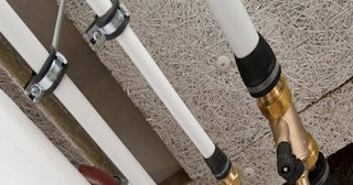 Замена труб водоснабжения в квартире: цена от 2031 руб. - СантехДомПрт
